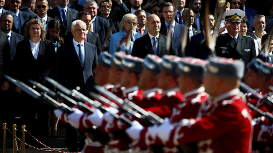 Президентът: Народът ни разчита на българските военнослужещи, които всеотдайно отстояват каузата България