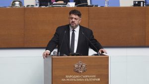 Зафиров: Спираме да харчим безусловно пари за бежанците от Украйна