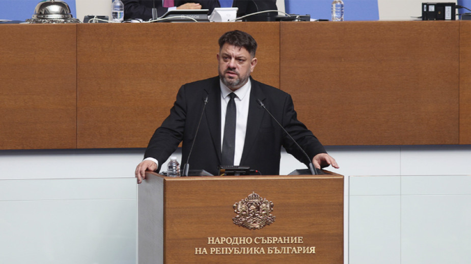 Зафиров: Спираме да харчим безусловно пари за бежанците от Украйна