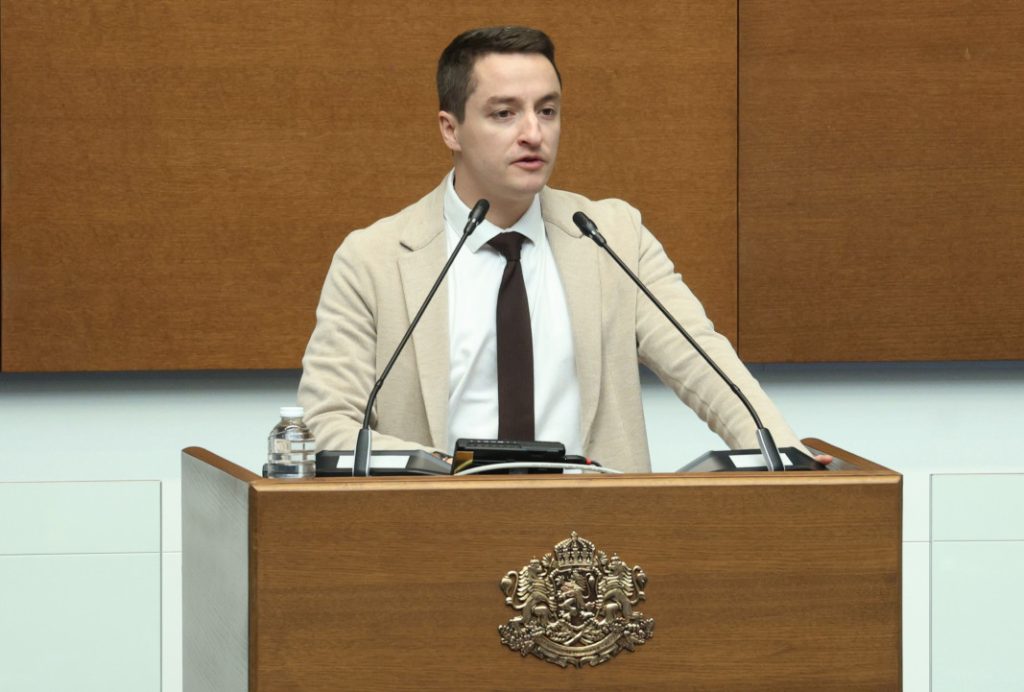 Раздор в парламента: Божанков се отцепи от ПП, подава ръка на "Възраждане"