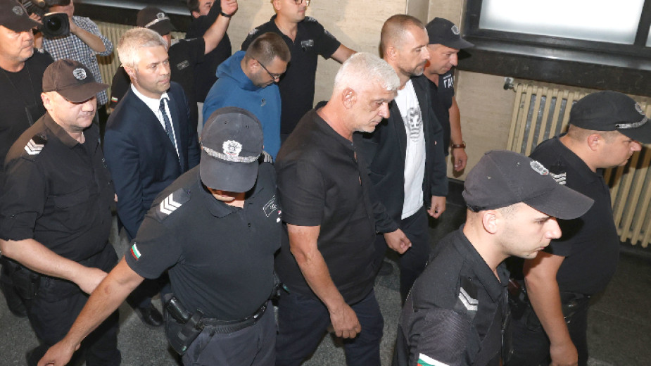 Започна заседанието, на което се решава остават ли в ареста кметът на Варна и останалите обвиняеми