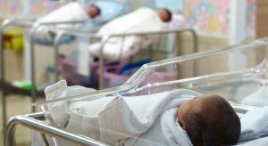 В Дания отнеха бебето на родилка час след като е родила, не била преминала успешно теста за „родителска компетентност“